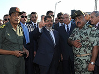 محمد مرسي يحيل المشير طنطاوي والفريق عنان إلى التقاعد
