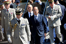 Hollande: Cent jours et déjà des difficultés